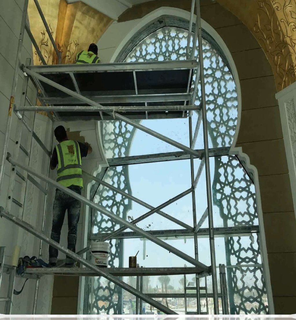 Decorative gypsum wall installation around an arched lattice window, Sheikh Khalifa Bin Zayed Al Nahyan Mosque, Al Ain